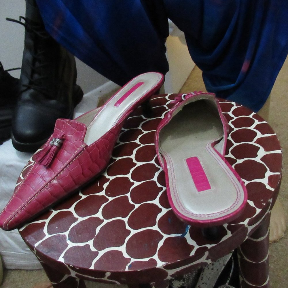 UNISA pretty pink size 6.5